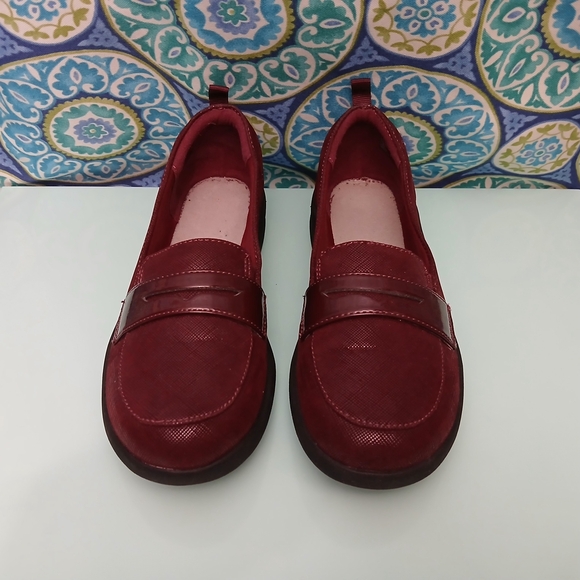 Cloudsteppers by Clarks Maroon Women's Loafers - Picture 2 of 6
